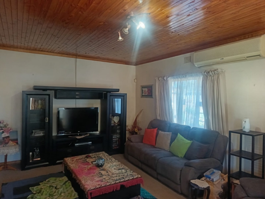 4 Bedroom Property for Sale in Heuwelsig Northern Cape